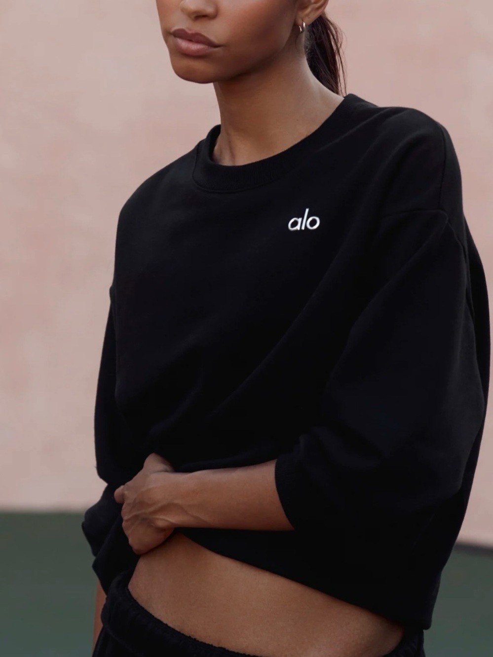 Alo Women's medium Black accolade cotton Crewneck Sweatshirt
